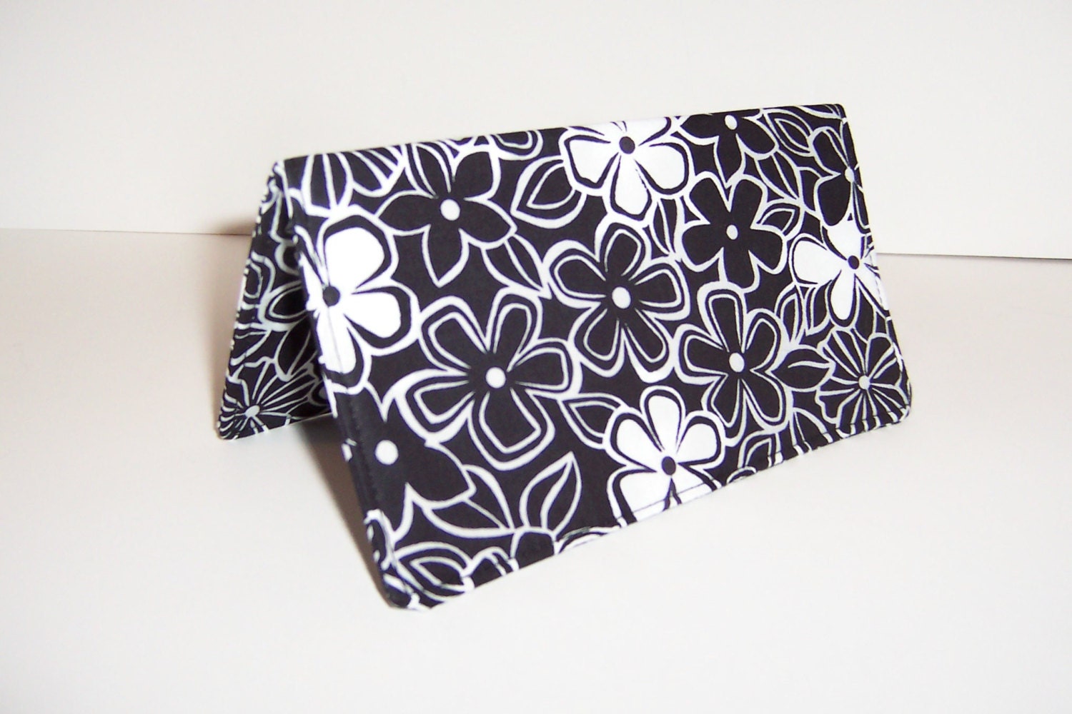 Checkbook Cover Black / White Flowers / Washable - darlingsdesigns