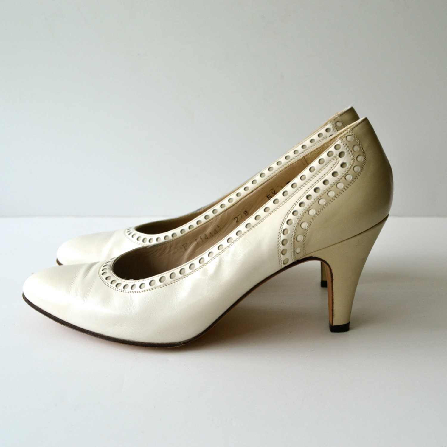 1960s Ferragamo Heels / Tan and Cream Two Tone Pumps / size 5.5