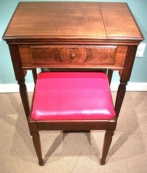 Singer No 40 walnut sewing machine stool - vintage 1940's