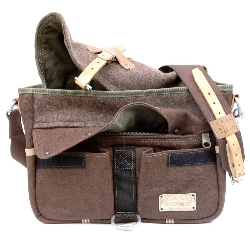 Canvas Messenger Bag // Upcycled and Handmade by peace4you - Model paul-2090