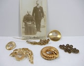 Destash lot of gold pins and brooches, costume jewelry, pearl, rhinestones, circles, leaves, Gold brooches, Vacation SALE