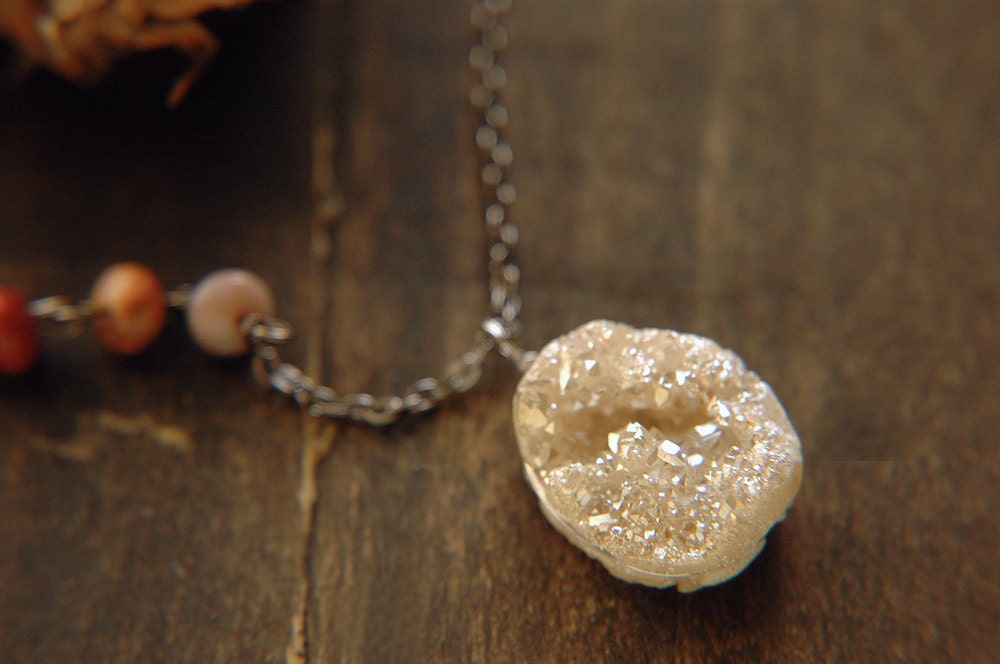 Cream Druzy & Jasper Asymmetrical Necklace - Natural.