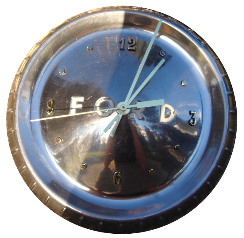 Ford Hubcap Clock, 1960s, with numbers ( recycled clock)
