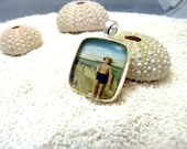 Retro beach pendant with man