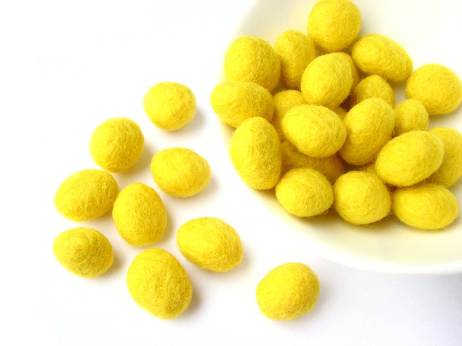 Mix of 30 lemon  felted wool rondelle beads / pebbles. Perfect for decorating