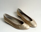 shoes 6.5 / gold leather flats / slip on flats / 80s 1980s shoes / shoes size 6.5 / vintage shoes