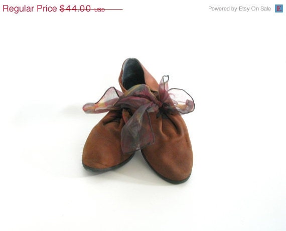 ON SALE Vintage Brown Leather Oxford Flats with Chiffon Laces - size 8.5