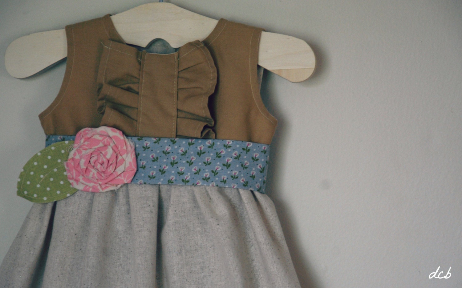 Neutral cotton dress with rose sash