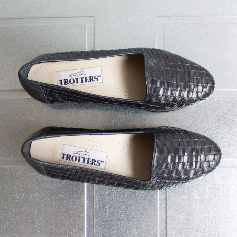 Woven navy flats - leather - Trotters - size 6.5 - vintage