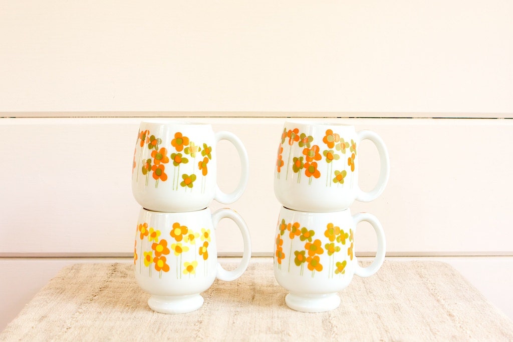 Retro Floral Mug Set
