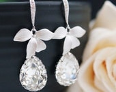 Wedding Jewelry Bridal Earrings Bridesmaid Earrings Bridal Jewelry Bridesmaid Gift leaf charm with Clear Swarovski Tear drop earrings