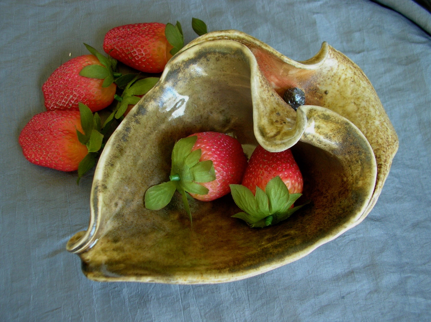 Ceramic Leaf Bowl, Dish, Heart-Shaped, Wood Fired - Wintergreen