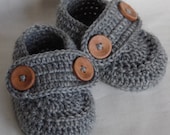 Crochet baby booties , made in 100% merino wool, newborn,0-3 or 3-6 months