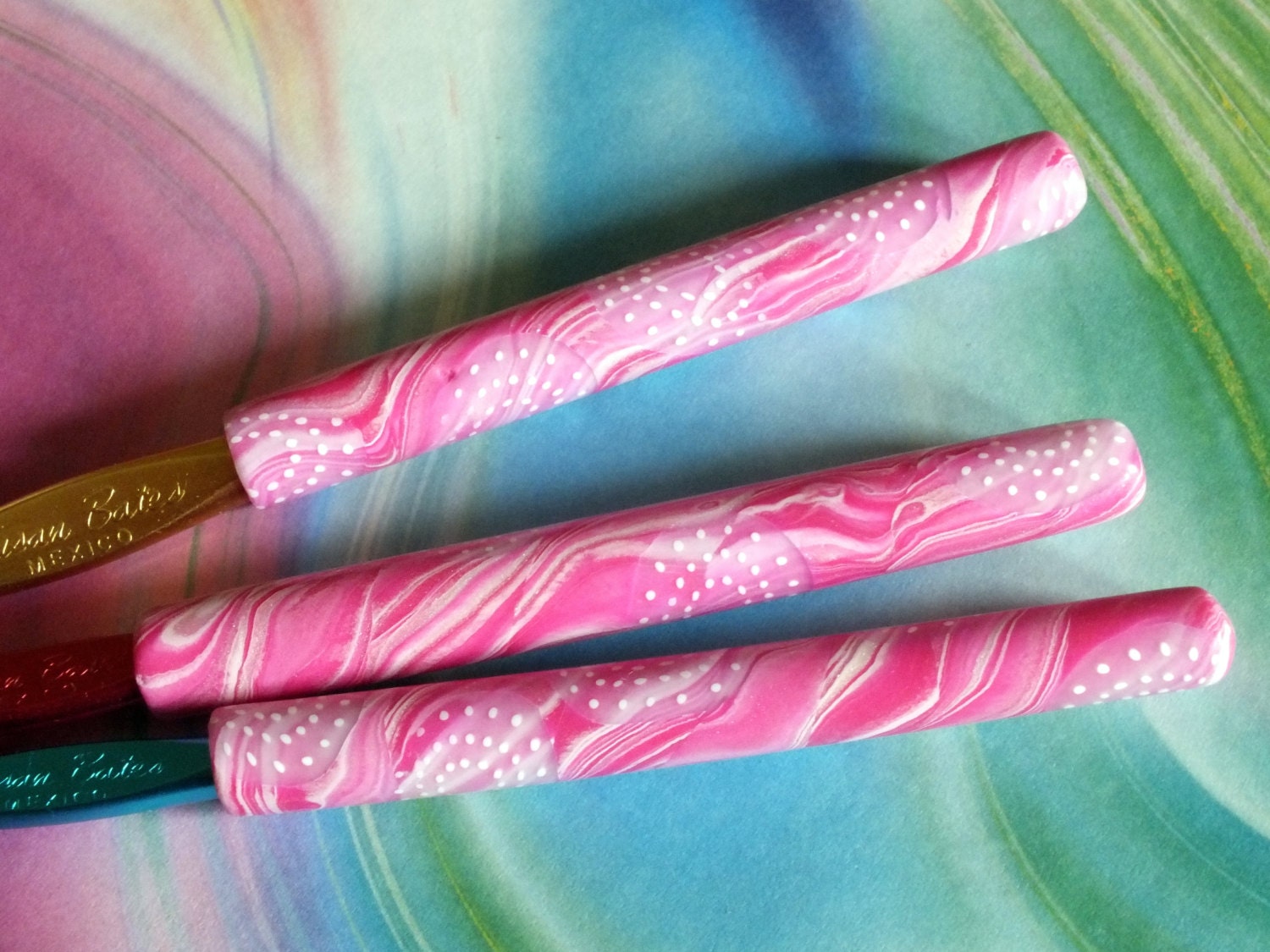 Set of 3 Crochet Hooks - BATES - H, I and J - Swirls and Spots -  Pink, White and Pearl