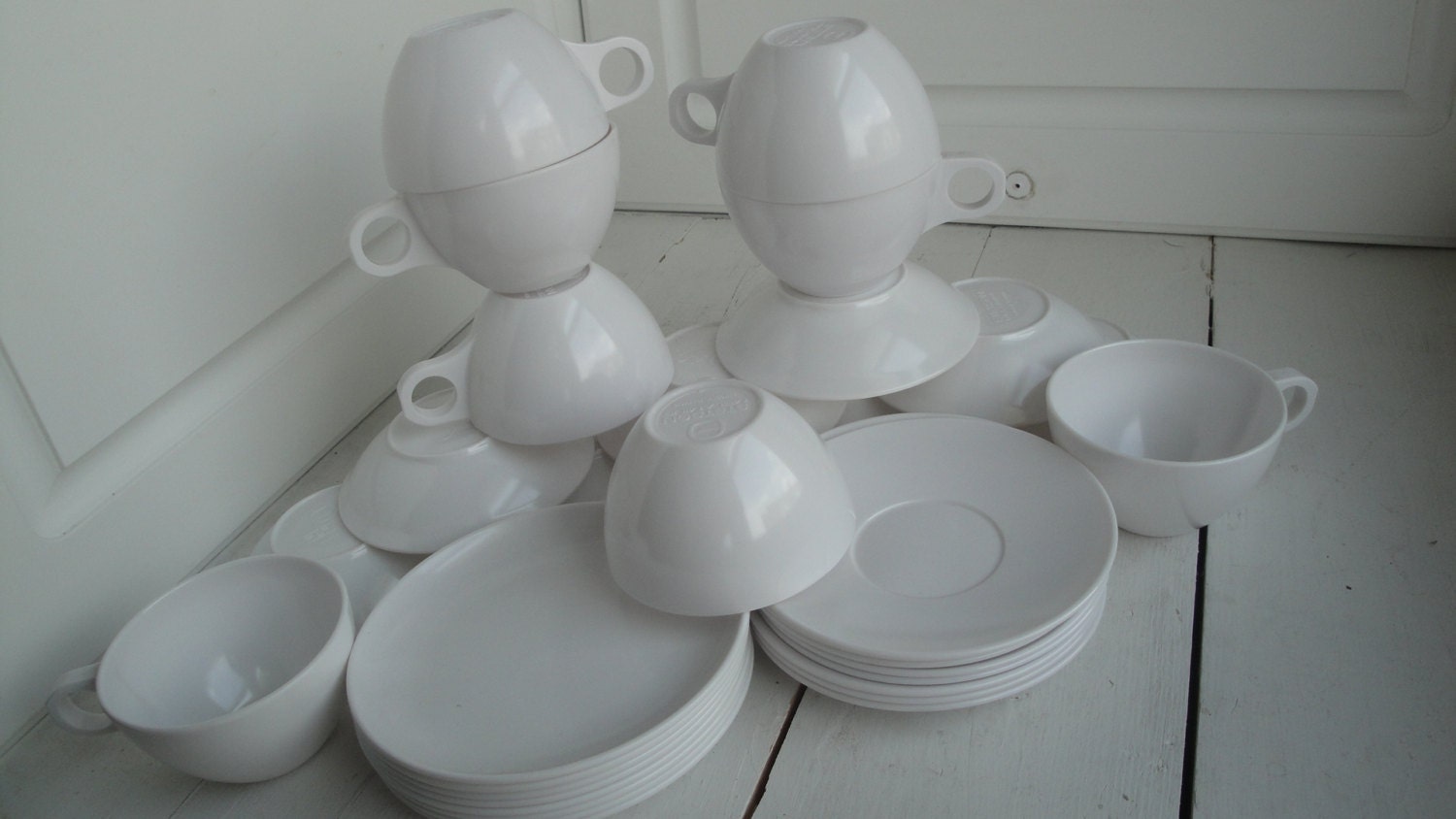 Vintage Melamine Stetson White Dish Set Mugs Saucers Plates Bowls 32 pieces