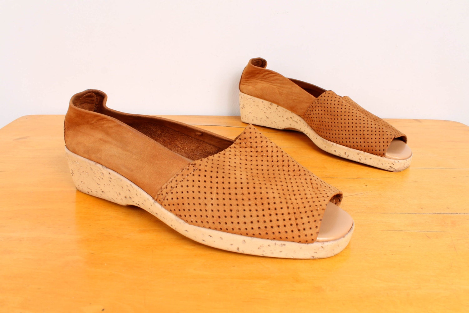 80s / 90s Cork Wedges - Womens 6 - Caramel Brown Perforated Suede Wedge Sandals 1980s 1990s Summer Shoes Footwear