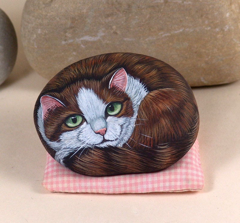Bella stone kitty, hand painted on rock - RESERVED