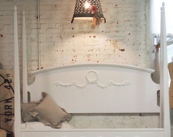 Painted Cottage Chic Shabby White Farmhouse King / Queen Bed BD001