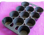 Griswold Cast Iron Muffin Pop Over Pan.  Vintage.  Marked Erie.