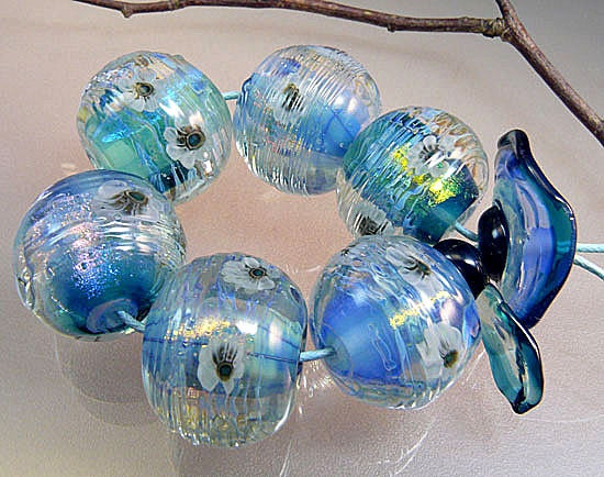 Fairy Primrose - handmade lampwork set of 6 big round glass beads and a flower by Manuela Wutschke - ManuelasGlassArt