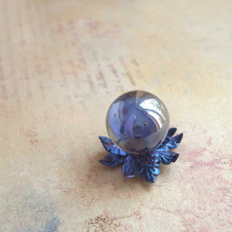 Dollhouse Crystal ball blue leaves in 1/12 scale