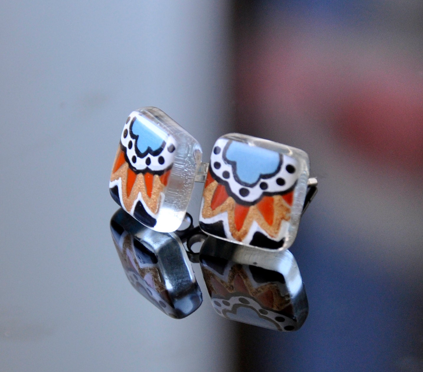 Small pair of glass earrings with silver clasp / Portuguese folk theme