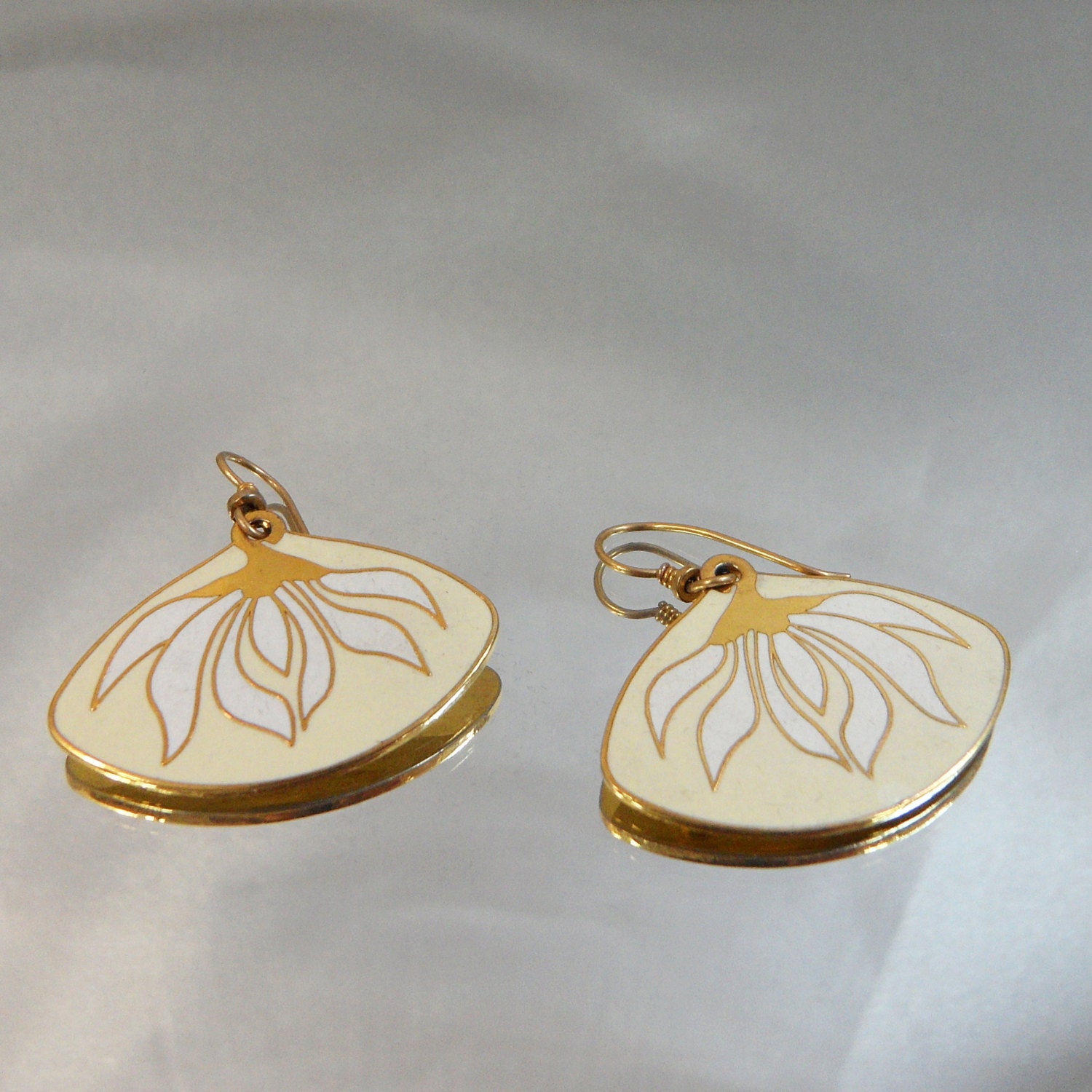 Vintage Laurel Burch Earrings. Cream. White. Flowers.