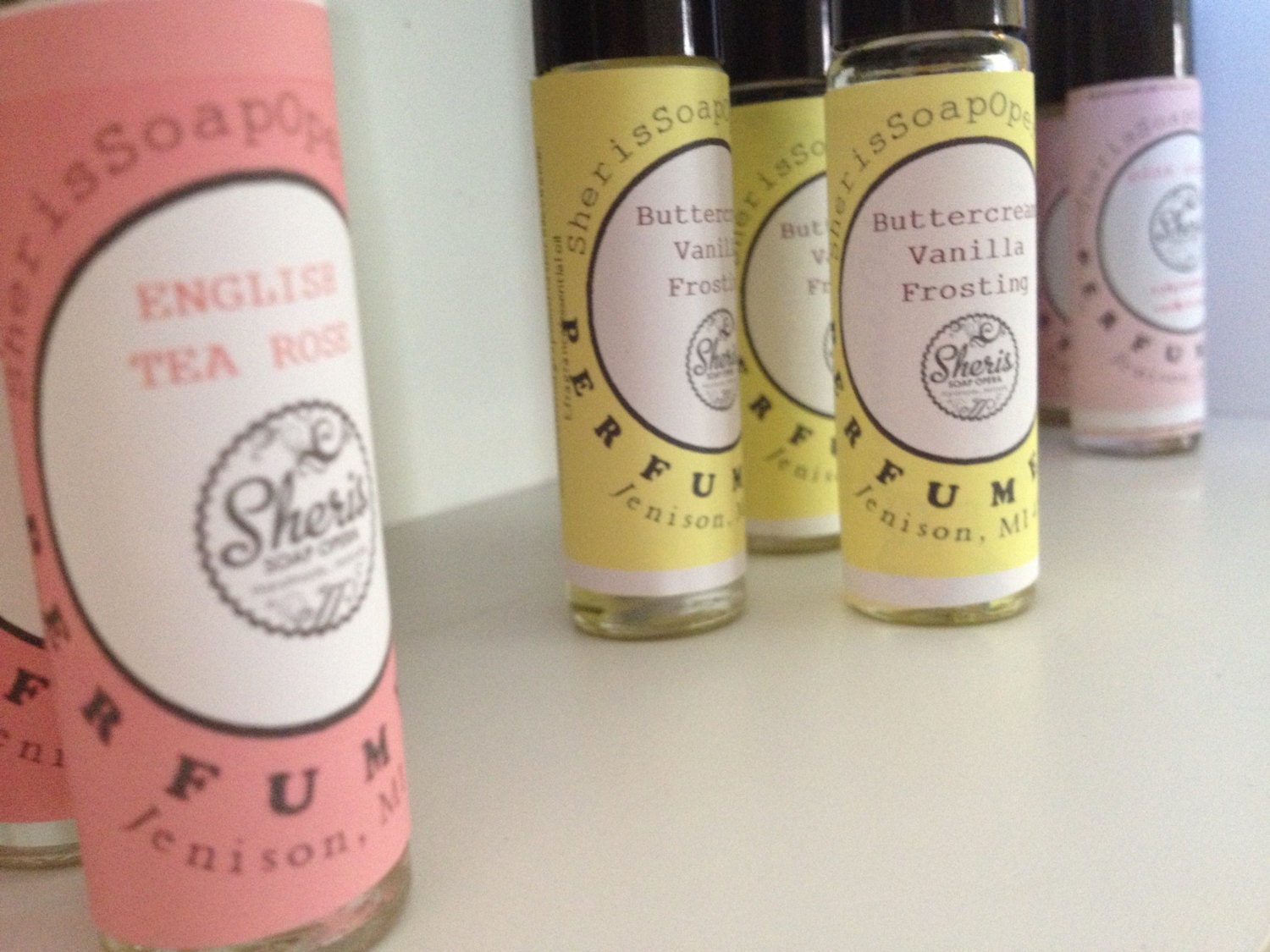 Perfume- Black Raspberry-Vanilla--Convenient, Roll-On Fragrance Oil--Bath and Body Works (dupe)