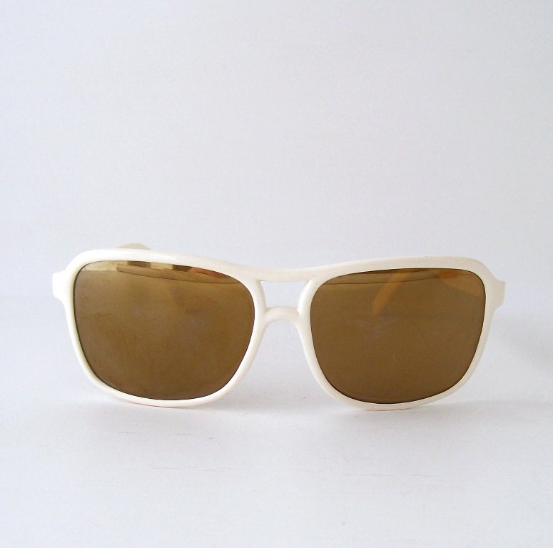 vintage white sunglasses gold mirror lenses retro style fashion womens modern accessory accessories eyewear