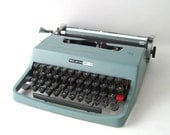 vintage manual typewriter olivetti underwood lettera 32 made in italy italian robins egg blue with carrying case - RecycleBuyVintage