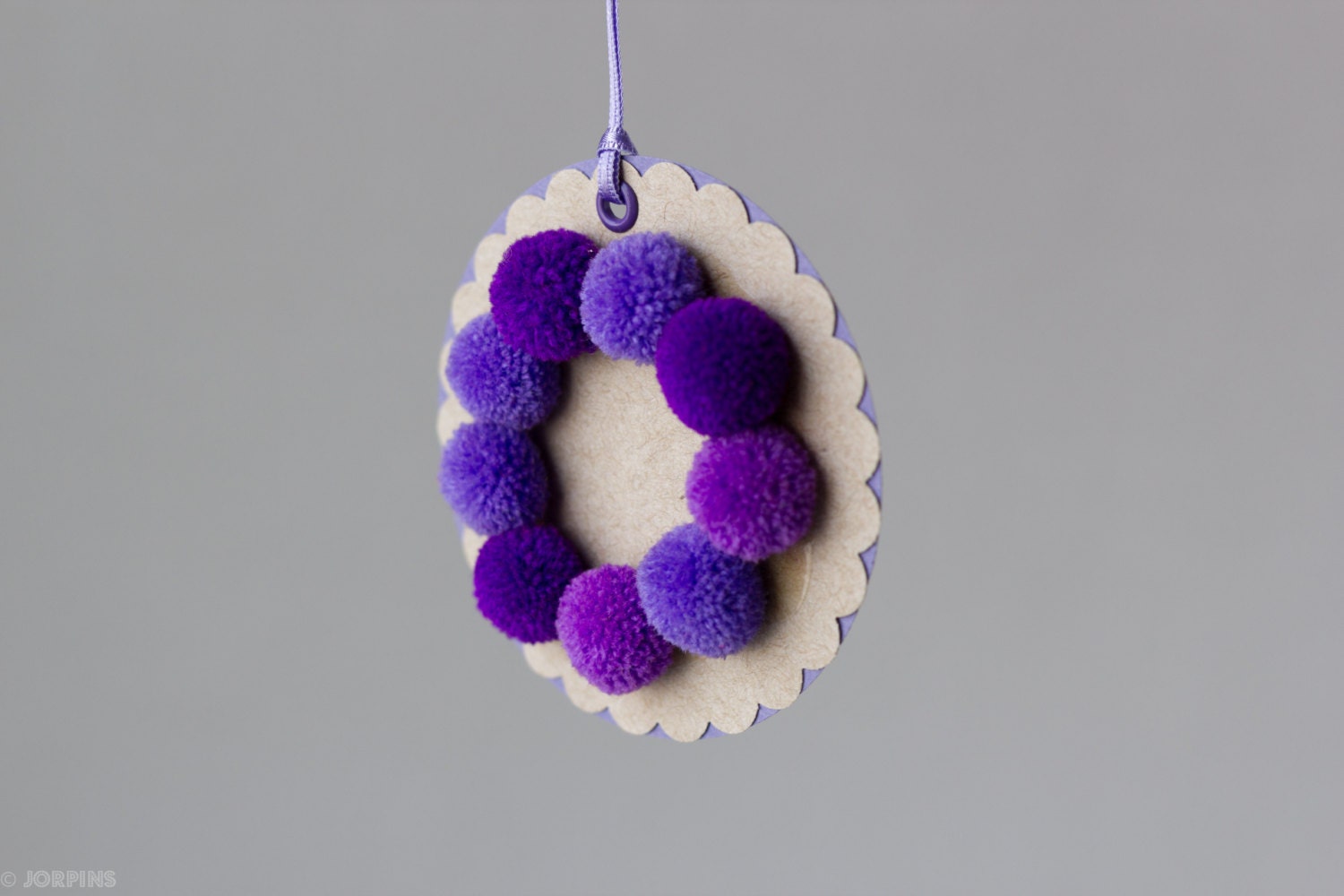 Pom Pom gift tag - Shades of purple
