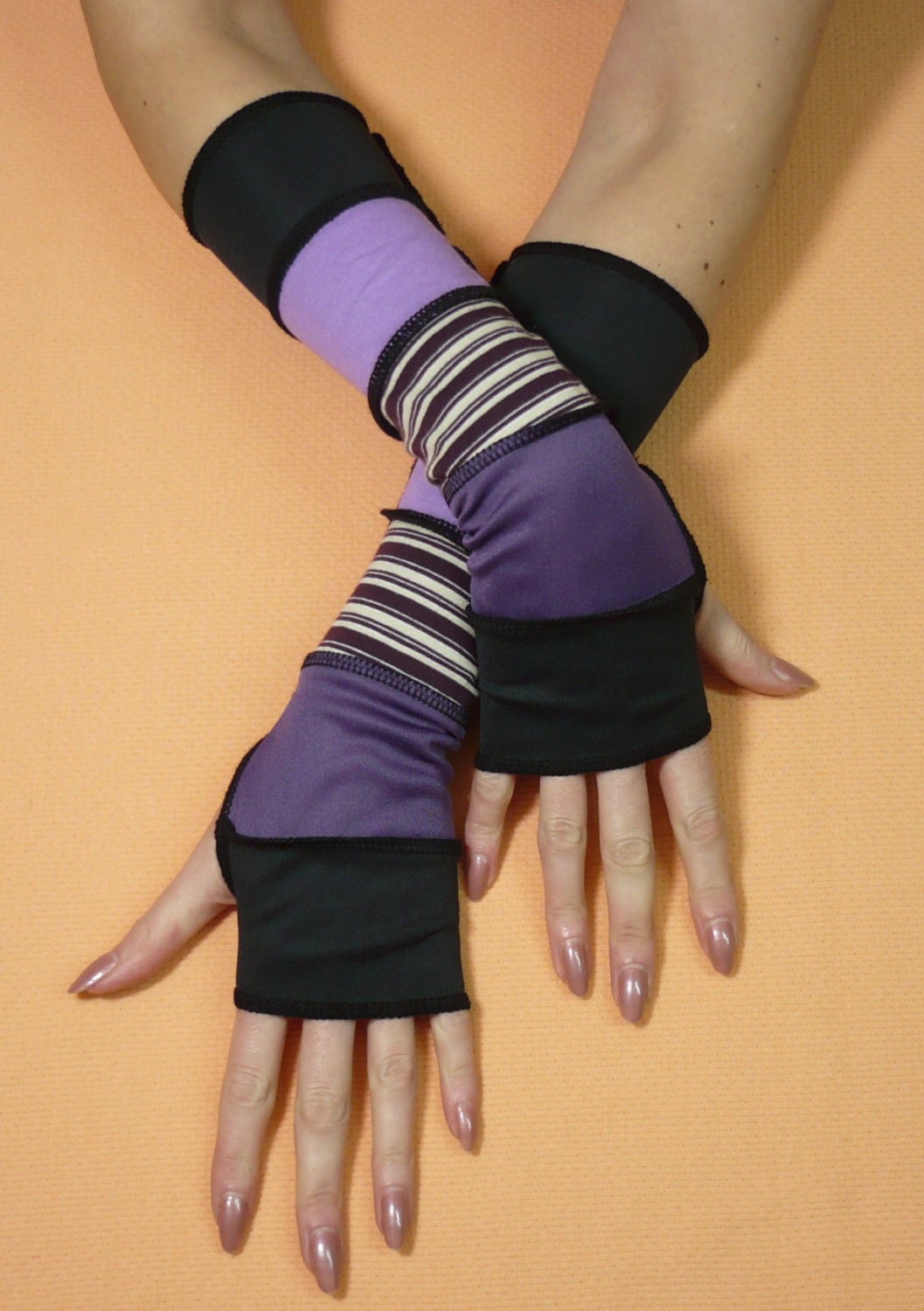 Segmented Armwarmers in Black Purple Lavender Mix, Vagabond Striped Fingerless Gloves with Thumb Hole, Upcycled Look Sleeves Hippie