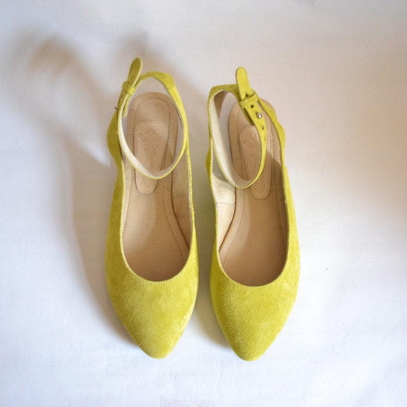 SALE LAST PAIR Bright yellow suede leather pointy slingback flats