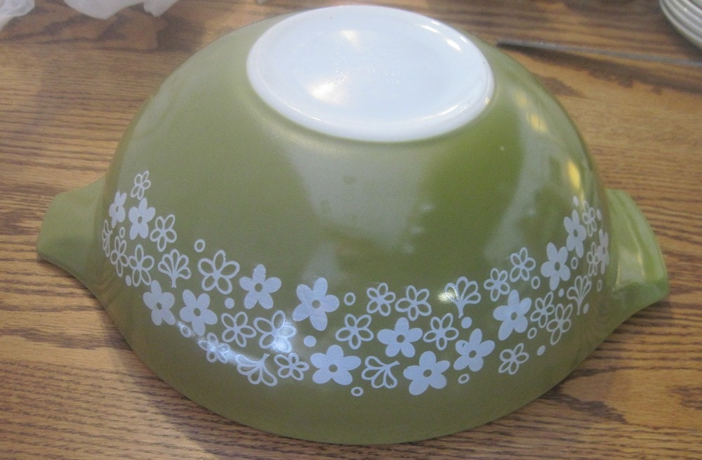 Vintage Pyrex Spring Blossom Avocado Green Cinderella Mixing bowl 4 qt. 444