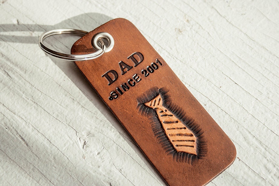 DAD leather luggage tag - Add date of becoming a Dad - Perfect for Fathers Day - Key chain