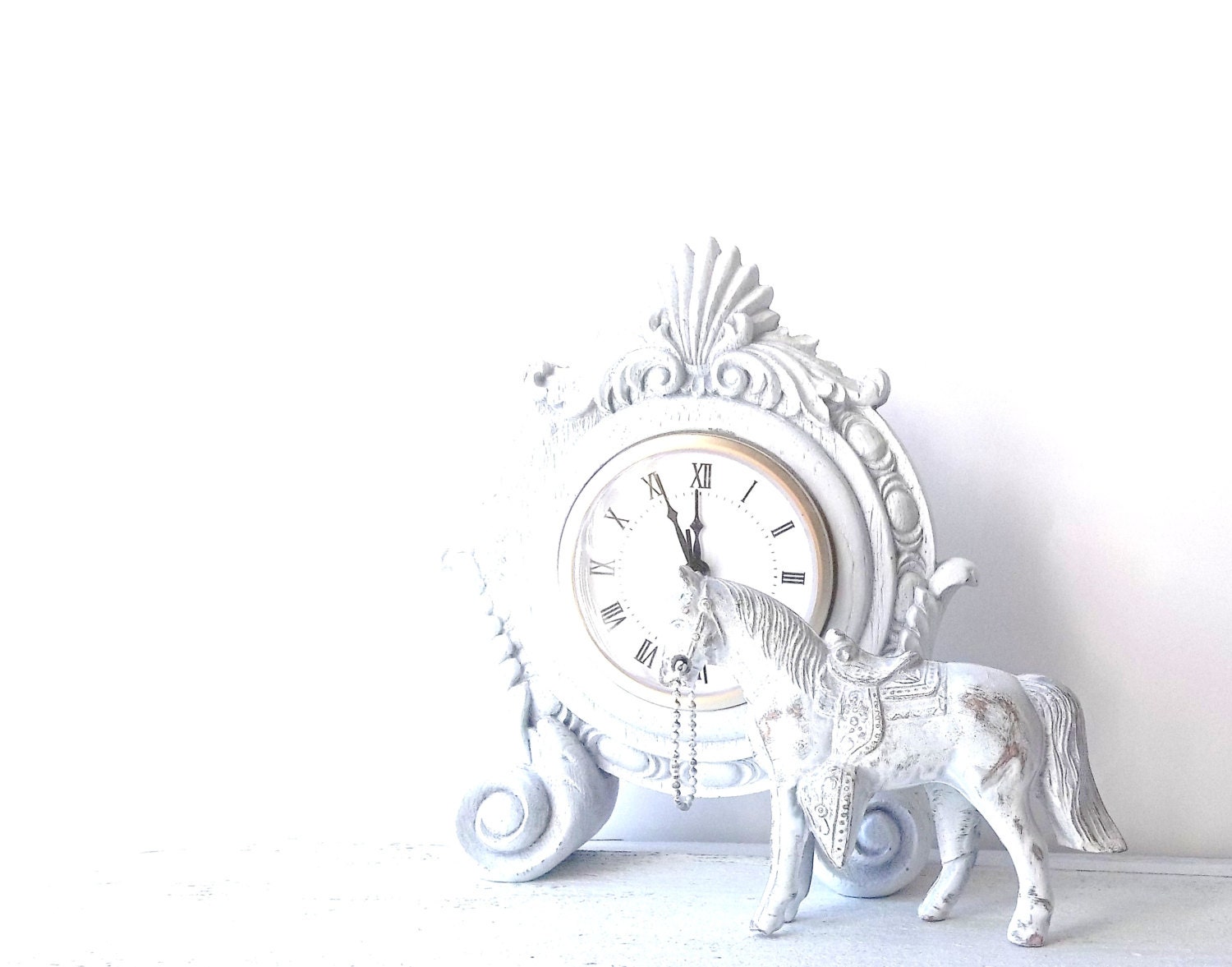 White Horse.  WHite Shabby Chic.Altered Antique Metal Sculptured Horse