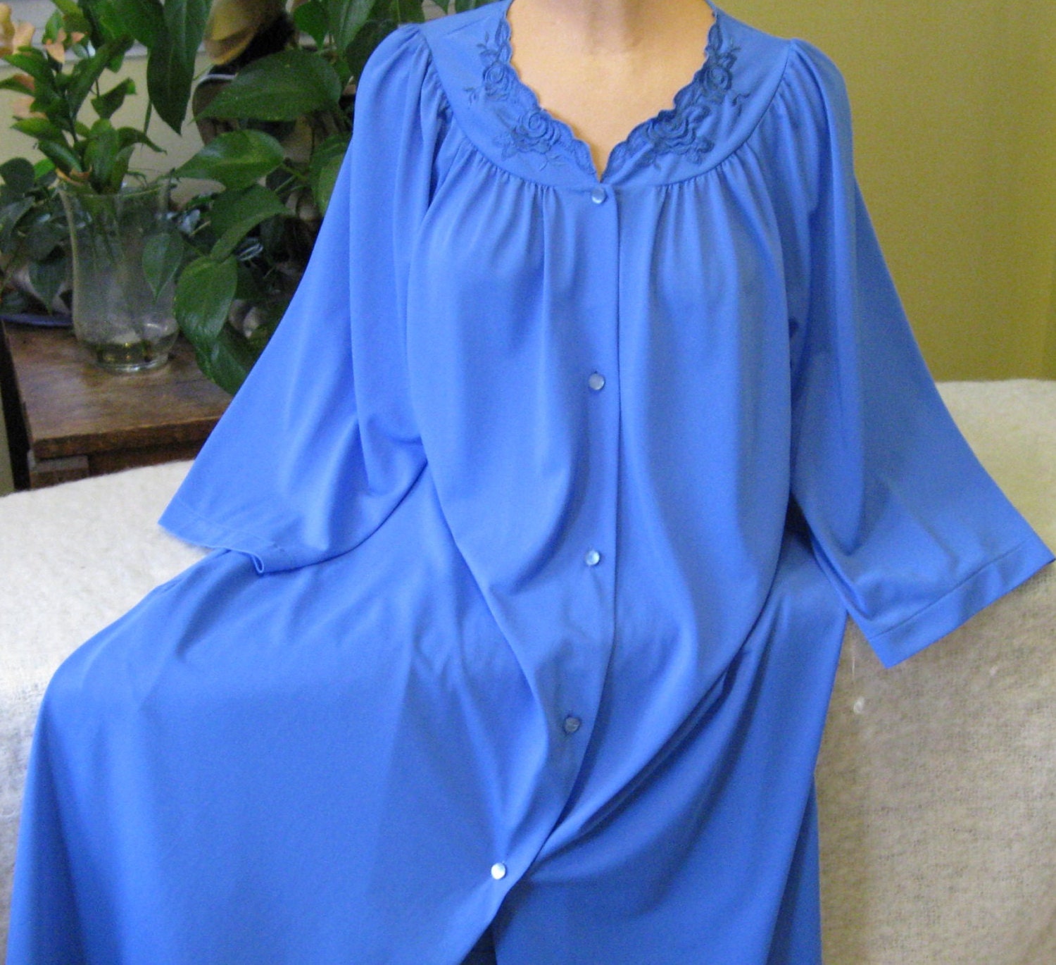 Vintage Shadowline Peignoir/Robe Size medium Royal Blue in color