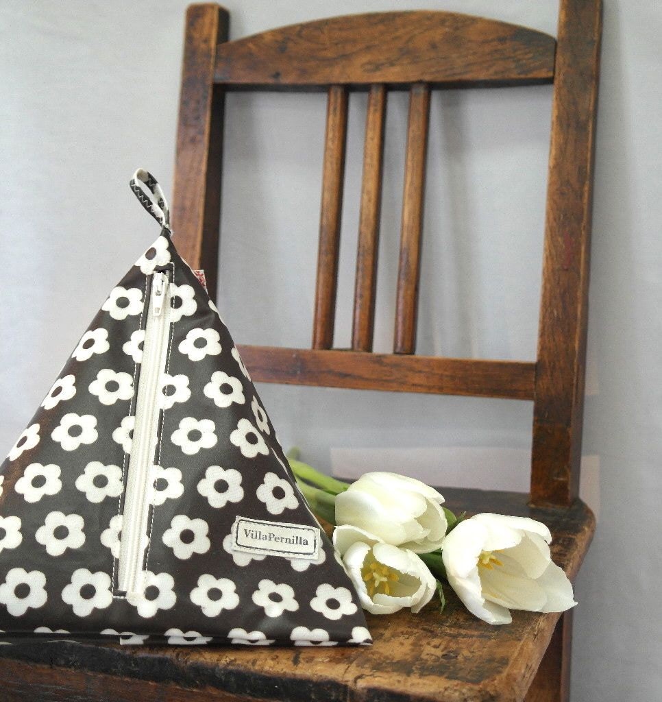 Oilcloth Wash bag for kids and light traveling- brown retro flower