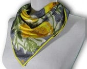 Vera Signature Scarf in grey with yellow roses, with ladybug