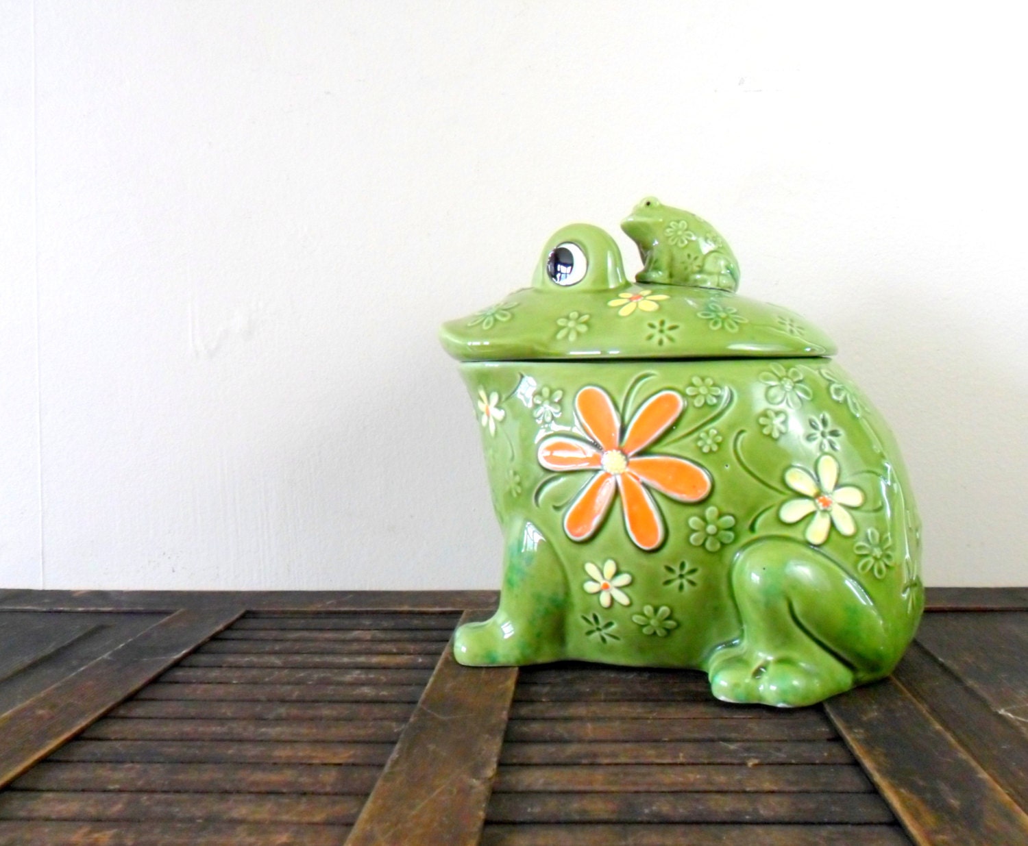vintage spring frog ceramic cookie jar green by compostthis