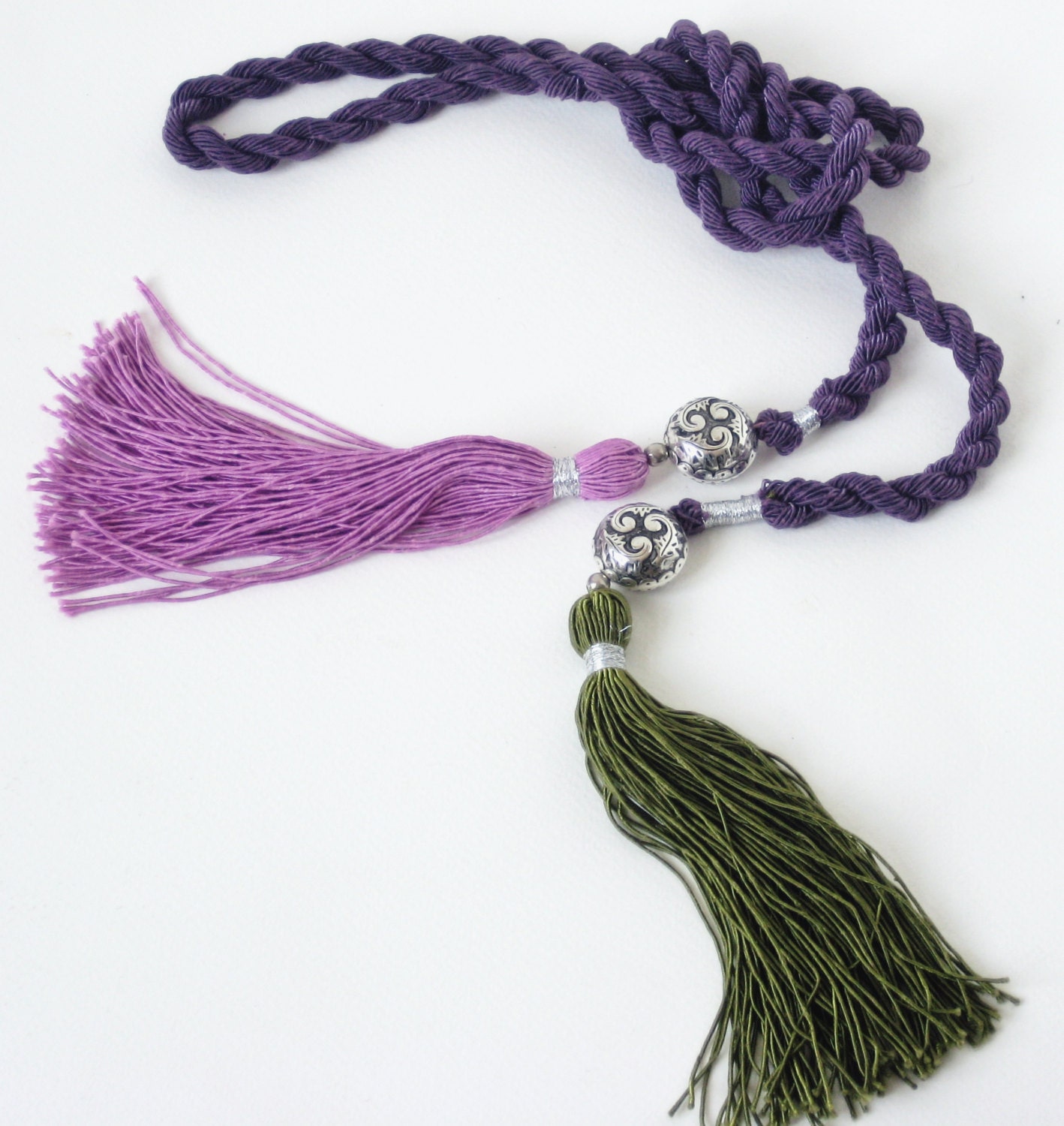 Zijden ketting met kwasten TWO TO TANGO, purper-lila-grasgroen