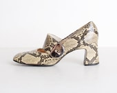 Size 7 Vintage 60s MOD Vinyl Snakeskin Loafers 37