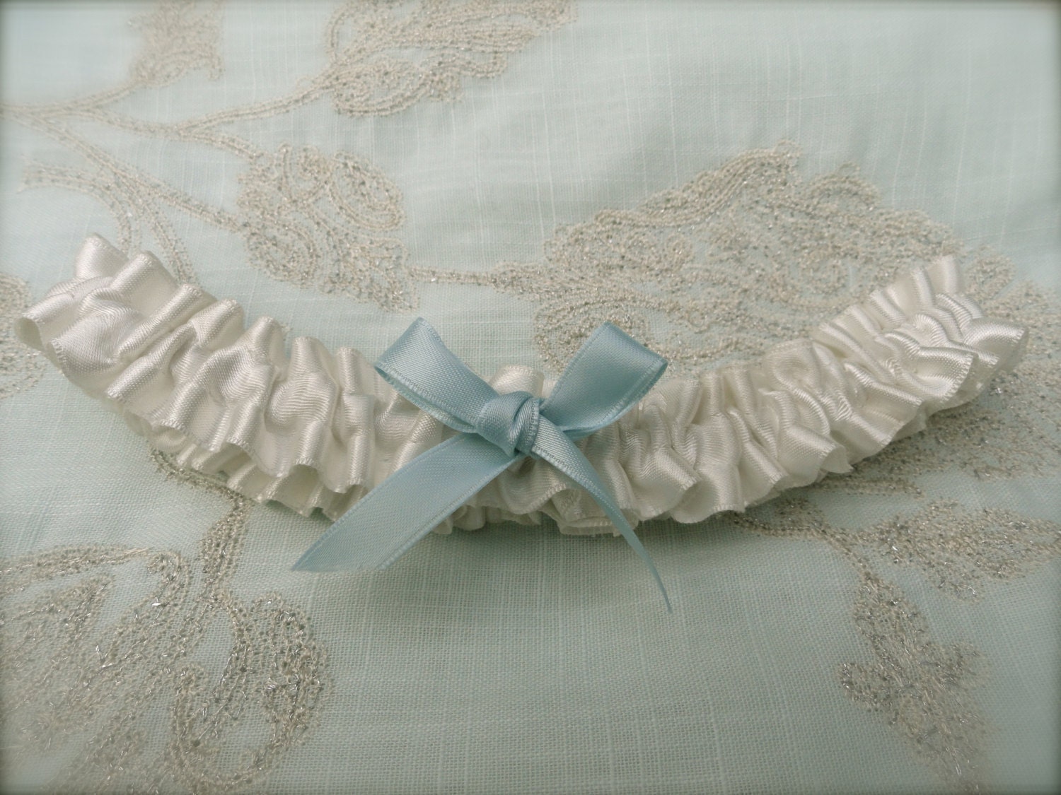 Bridal garter - simple ribbon toss garter