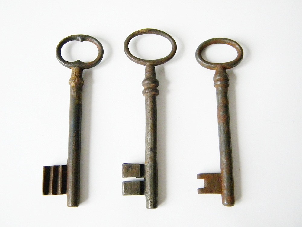 antique french keys 3 skeleton keys