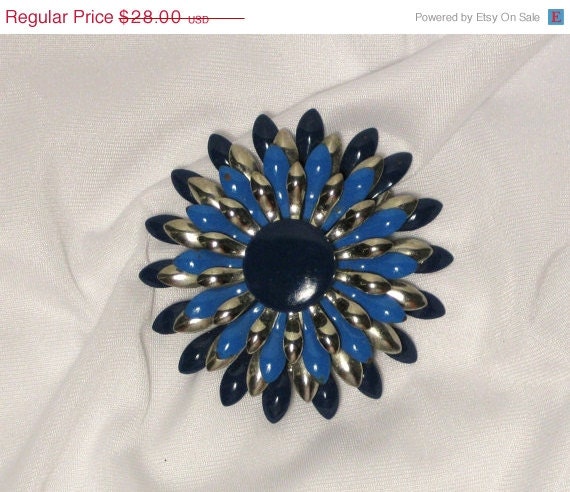 Vintage Daisy Large Silver Blue Pin