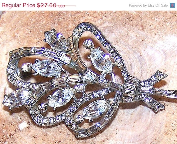 ON SALE Vintage Crystal Rhinestone Flower Floral Brooch Pin