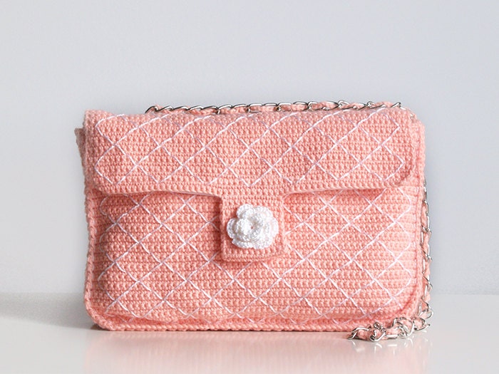 Coral crochet bag with white backstitchs