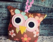 Owl Birthday Party Favor /owl pillow / Baby Shower / Brown pink orange retro  / Mini Itty Bitty /Nursery Decor / Owl Pillow