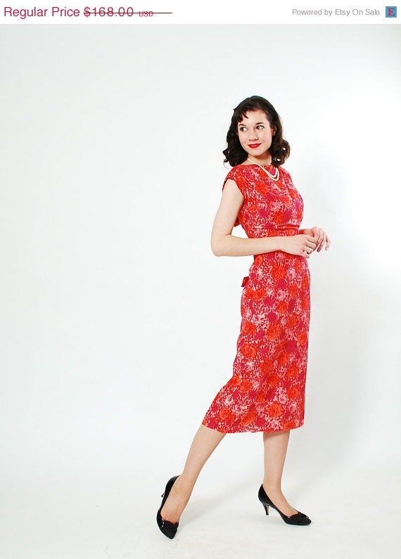 30% OFF - 1950s Dress - 50s Dress - Coral and Pink Sketched Florals