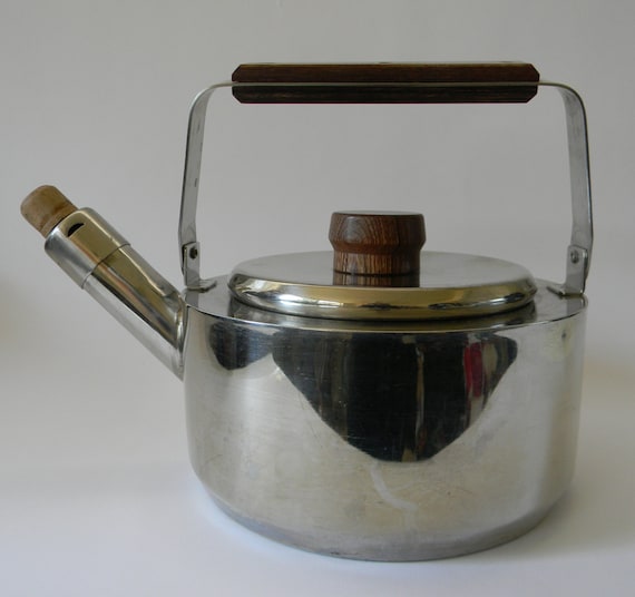 Vintage MidModern Tea Kettle by Farberware by keysNparrots